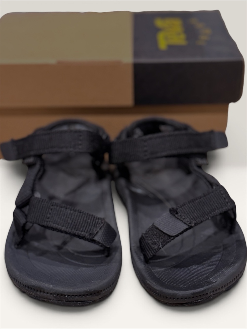 Teva Hurricane - Picture 2 of 4